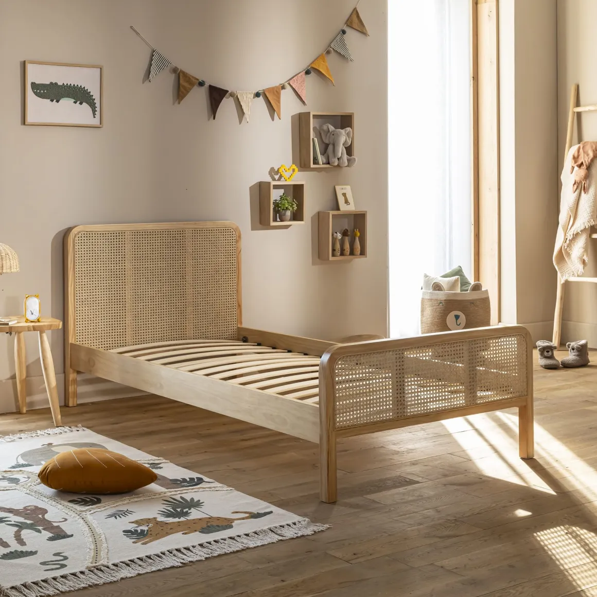 Chambre lit cannage enfant avec commode bois naturel ANNA