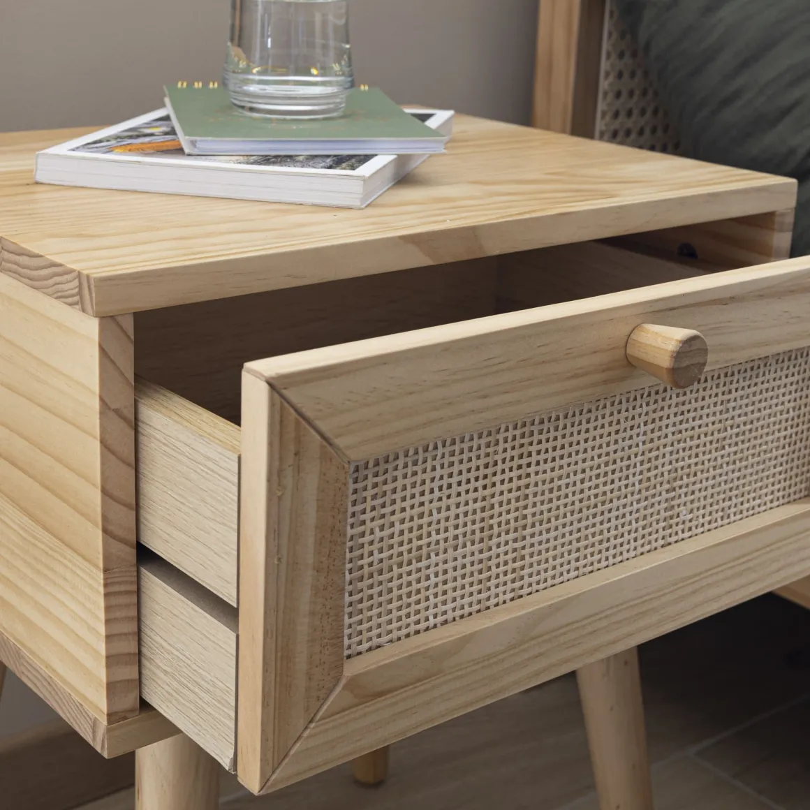 Chambre lit cannage enfant et chevet bois naturel ANNA