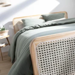 Lit adulte en pin massif avec véritable cannage + set de 2 planches de chevet cannage
