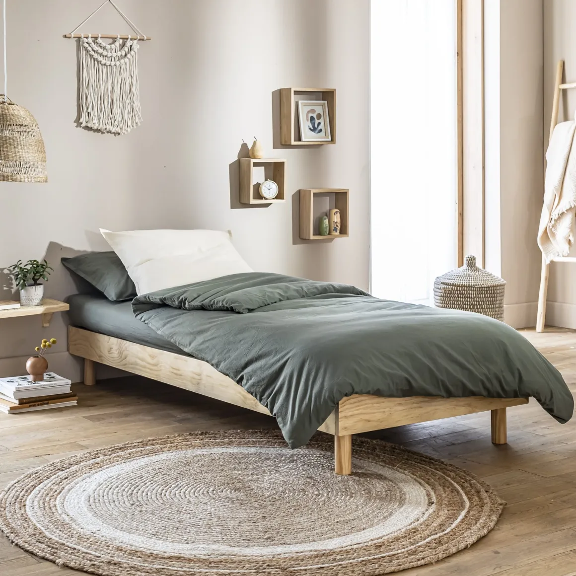 Lit adulte en pin massif tête de lit cannage + set de 2 chevets cannage ANNA