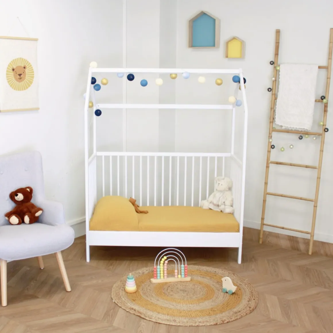 Lit bébé cabane évolutif en bois massif 60x120