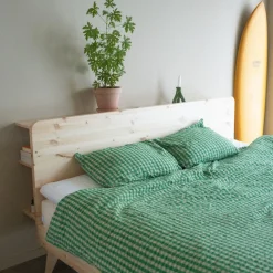 Lit en pin massif RETREAT BED avec tête de lit fonctionnelle