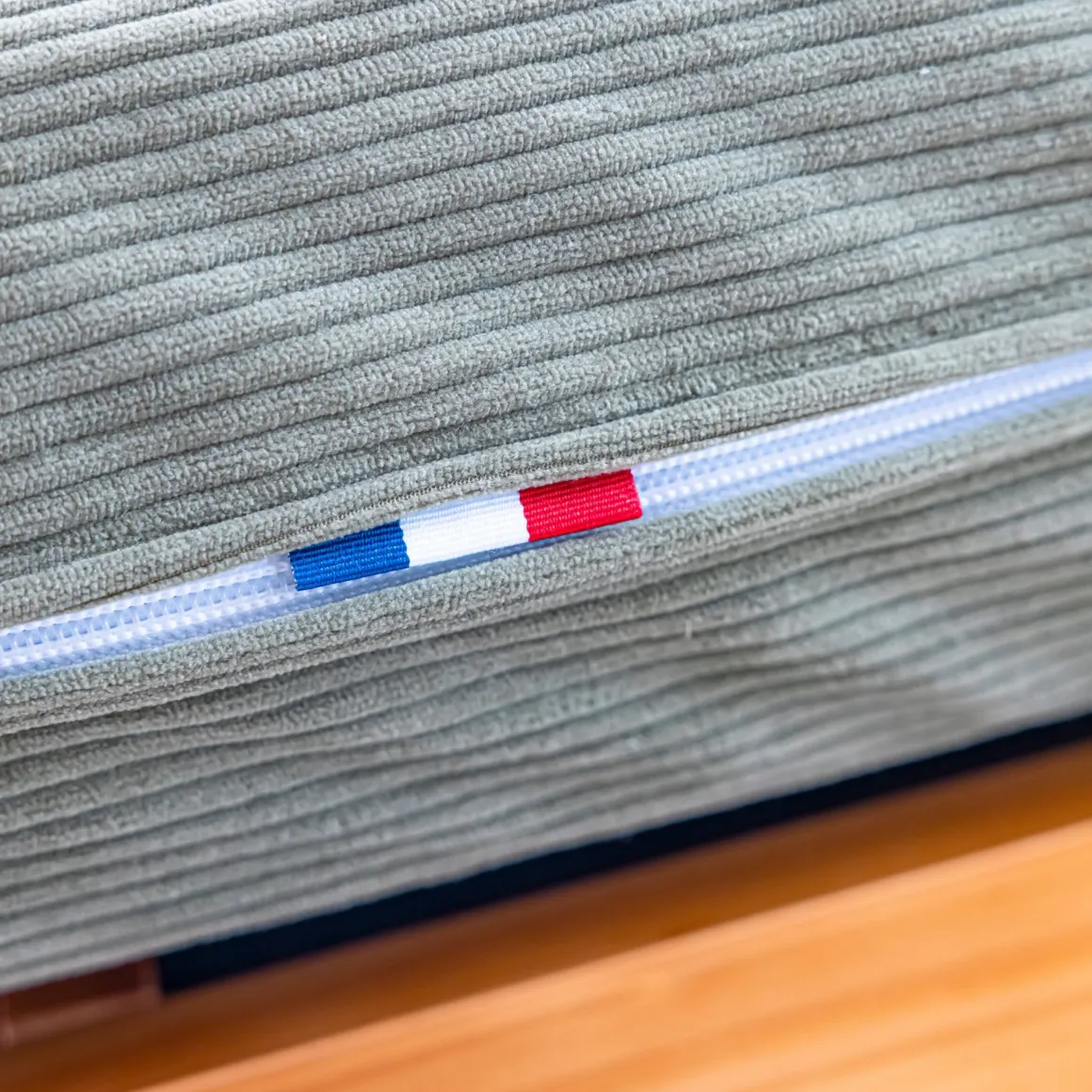 Matelas futon mémoire de forme ferme tissu velours côtelé - Terre de Nuit